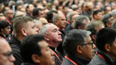 Vaticano: Papa pede maior aposta na formação humana dos padres