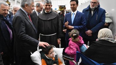 Terra Santa: Navio com crianças doentes da Faixa de Gaza chegou à Itália