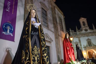 Algarve: Bispo preside à Procissão do Enterro do Senhor, a «Procissão do Senhor Morto», da Misericórdia de Faro