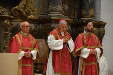Sexta-feira Santa: Bispo de Aveiro lembrou «acontecimentos de dor e de sofrimento» no mundo, «quanta humanidade destroçada e perdida»