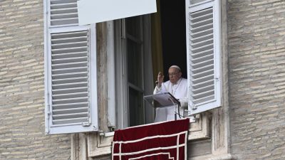 Vaticano: Papa alerta para risco de que «o templo-mercado substitua o templo-casa»