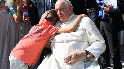 Igreja/Menores: Papa apela a «mudança absoluta de mentalidade»