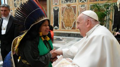 Vaticano: Papa diz que diálogo entre o conhecimento indígena e a ciência pode ajudar a «superar conflitos»