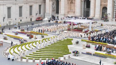 Vaticano: Papa preside à Missa de Páscoa (c/fotos)