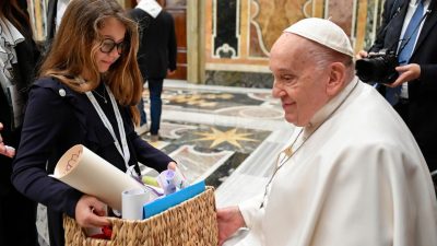 Vaticano: Papa convida a «estar com os últimos», evocando bispo missionário no Brasil