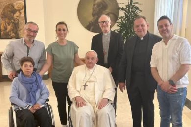 Vaticano: Papa recebeu emigrante portuguesa com Esclerose Lateral Amiotrófica