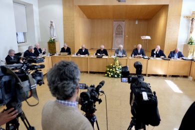 Igreja/Portugal: Bispos vão determinar formas de «reparação financeira» para vítimas de abusos