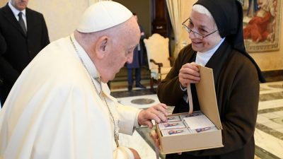 Vaticano: «O dinamismo da contemplação é sempre de amor», disse o Papa às Carmelitas Descalças