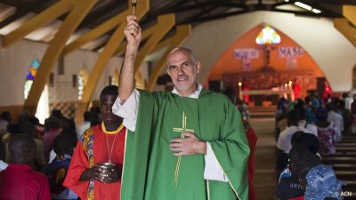 República Centro-Africana: Missionário destaca que Igreja «procura levar esperança, fé e amor», no meio da «agitação e caos»