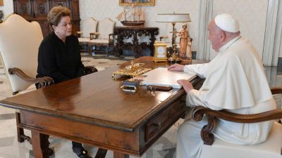 Vaticano: Papa recebeu presidente do banco de desenvolvimento dos BRIC, Dilma Rousseff