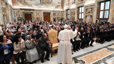 Vaticano: Papa elogia «diversidade» da vida religiosa, antídoto para mundo «dividido»