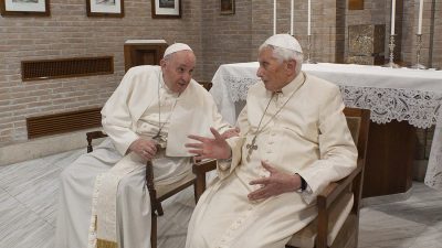 Vaticano: Papa recorda Bento XVI e diz que seu antecessor «nunca» interferiu no pontificado