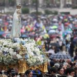 13 de maio: Peregrinos enfrentam chuva para encerrar peregrinação internacional