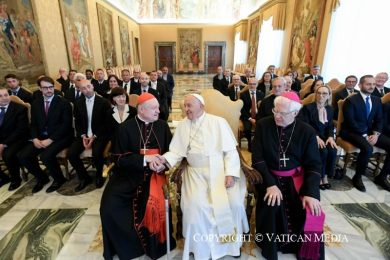 Igreja: Papa Francisco convida cristãos a visitar «catacumbas» e «fortalecer fé e esperança» a caminho do Jubileu de 2025