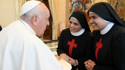 Vaticano: Papa encoraja Irmãs Hospitaleiras e Filhas de São Camilo a arriscar em prol dos doentes