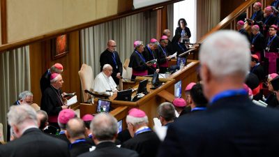 Vaticano: Papa pede desculpa e rejeita intenção de «ofender ou de se exprimir em termos homofóbicos»