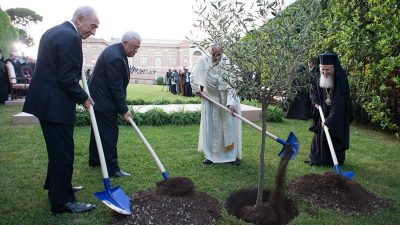 Vaticano: Papa vai assinalar 10.º aniversário de oração pela paz que reuniu presidentes da Palestina e Israel