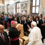 Vaticano: Papa convida a «incluir e nunca excluir ninguém das fontes de conhecimento»
