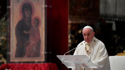 Vaticano: Papa evoca «conflitos em aberto» e apela a «não ceder à lógica das armas»