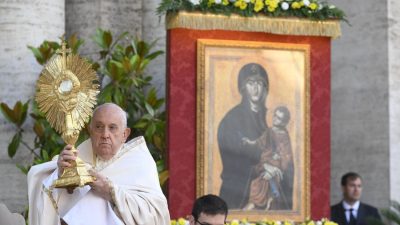 Vaticano: Papa evoca «escombros» da guerra e da indiferença, que atingem a humanidade