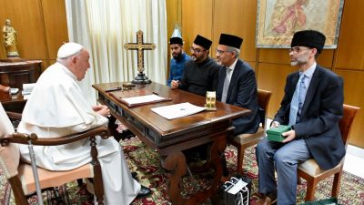 Vaticano: Papa apresenta liberdade religiosa como condição do diálogo entre católicos e muçulmanos