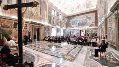 Vaticano: Papa diz que comunidades católicas devem ser «sinais de esperança»