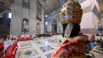 Vaticano: Papa pede Igreja e socidade de «portas abertas» (c/vídeo e fotos)