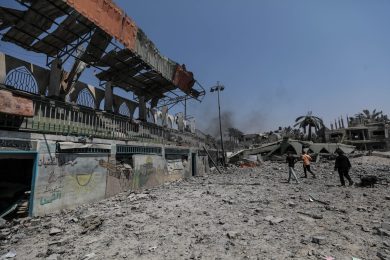 Vaticano: Papa denuncia «escândalo» do comércio de armas, num mundo com fome