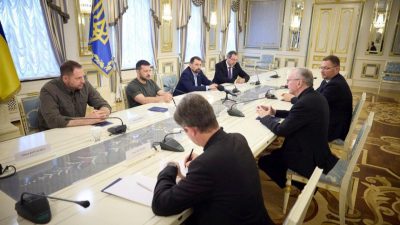 Ucrânia:  Volodymyr Zelensky recebeu secretário de Estado do Vaticano