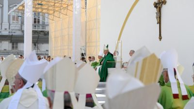Igreja: Papa defende fé atenta a «problemas sociais e políticos», que acompanha vida concreta das pessoas
