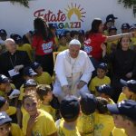 Vaticano: Papa destaca importância do diálogo entre netos e avós