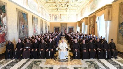 Vaticano: Papa disse aos Capuchinhos que o seu «estilo aberto» testemunha que o «mais importante na vida é a caridade»