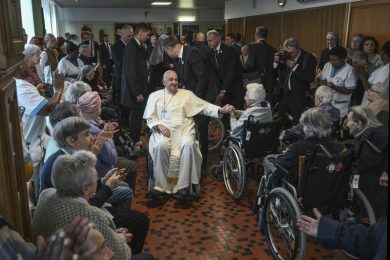 Bélgica: Papa faz visita surpresa a Lar de idosos