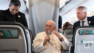 Vaticano: Papa responde a críticas sobre gestão da crise de abusos na Bélgica