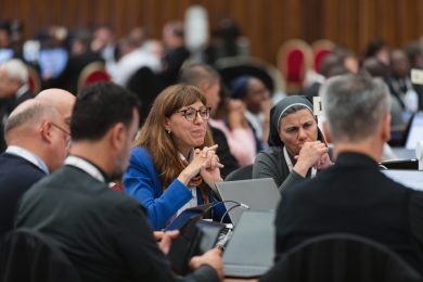 Sínodo 2024: Presidente da União de Superioras Gerais sublinha importância de abrir às mulheres «funções de liderança»