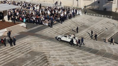 Vaticano: Papa lamenta que Crisma seja «sacramento da partida» para muitos jovens