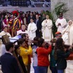 Vaticano: Papa alerta jovens para «maquilhagem» espiritual e pressões da «aprovação» pelos outros 