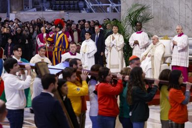 Vaticano: Papa alerta jovens para «maquilhagem» espiritual e pressões da «aprovação» pelos outros 