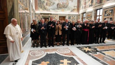 Vaticano/cultura: Papa denuncia conflitos que destroem de «escolas, universidades e projetos educativos»