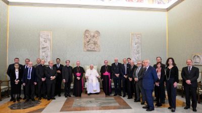 Vaticano: Papa renova apelo a «um pacto educativo» que una família, escola e sociedade