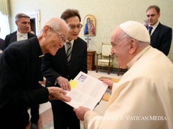 Papa: Francisco lembra cristãos perseguidos e quem sofre pela «guerra, violência, ódio e opressão»