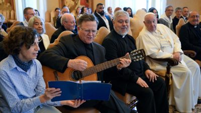 Vaticano: Papa convida a semear a esperança entre os «sem-abrigo, refugiados e vítimas de guerra»