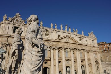 Vaticano: Papa anuncia mudanças na gestão de Fundo de Pensões, perante «défice significativo»