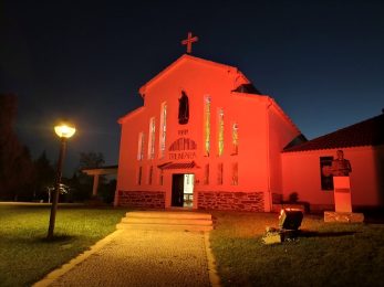 Bragança-Miranda: Santuário de Cerejais situa-se num território de paz, mas ilumina-se de vermelho a pensar no «drama da perseguição religiosa» no mundo