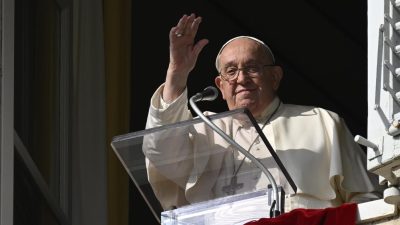 Vaticano: Papa denuncia «hipocrisia» religiosa que explora os outros