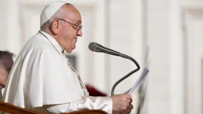 Vaticano: Papa convida a preparar Natal com alegria e oração