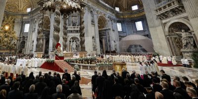 Vaticano: Papa questiona crescimento económico de «países privilegiados», quando «metade do mundo morre de fome e de guerra»