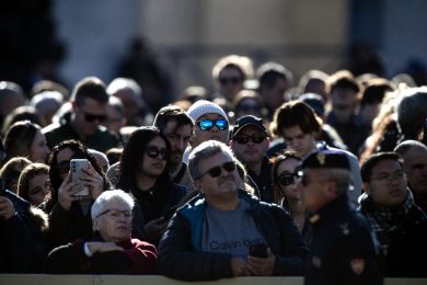 Vaticano: Papa apela ao diálogo nas famílias, particularmente à refeição