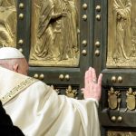 Jubileu 2025: «A porta da esperança foi escancarada para o mundo», afirmou o Papa Francisco após passar pela Porta Santa