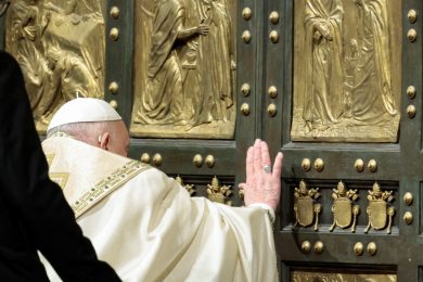 Jubileu 2025: «A porta da esperança foi escancarada para o mundo», afirmou o Papa Francisco após passar pela Porta Santa